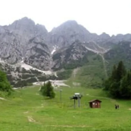 Con La Vista Oltre il Colle